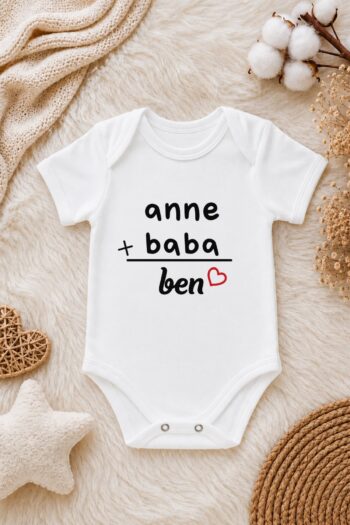 Anne Baba Ben Yazılı Bebek Zıbını – Aile Temalı Kalpli Kısa Kollu Bebek Body