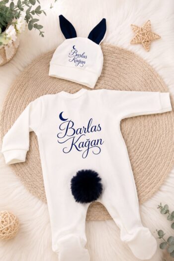 Kişiye Özel Erkek Bebek Tulum ve Bere – Ay Temalı İsme Özel Ponponlu Bebek Giyim