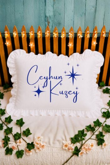 Kişiye Özel Bebek Yastığı – İsimli Fırfırlı Dekoratif Bebek Odası Yastığı