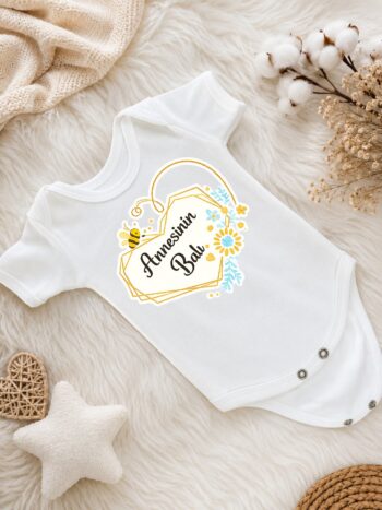 Annesinin Balı Yazılı Bebek Zıbını – Arı ve Çiçek Desenli Sevimli Bebek Body